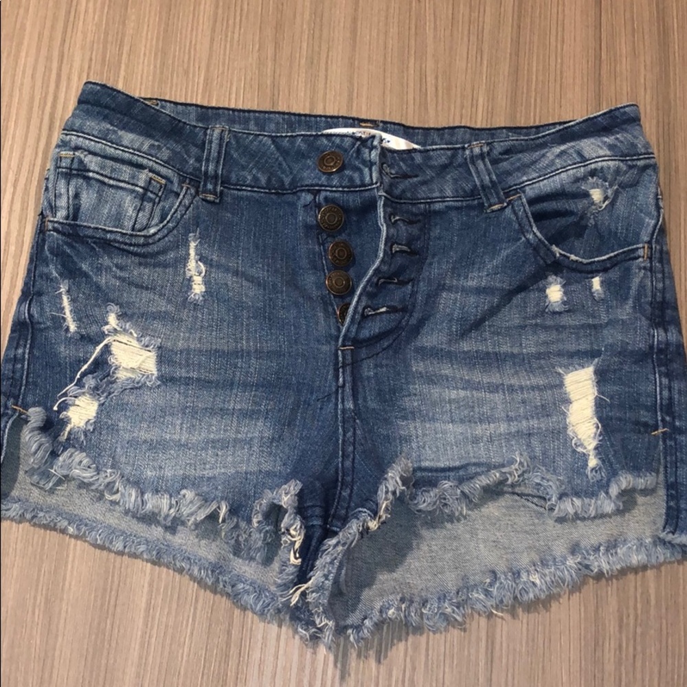 Light-wash jean shorts with rips